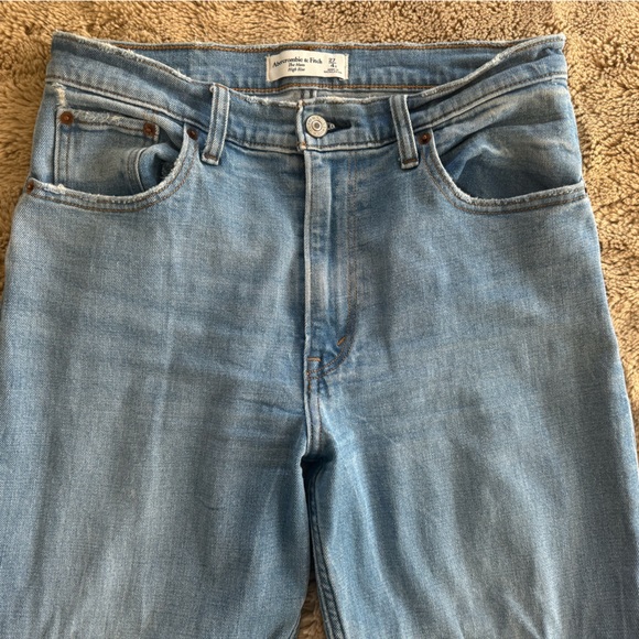 A&F The Mom High Rise - Picture 3 of 3